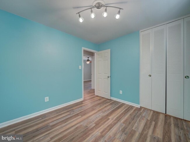 Building Photo - 8606 London Ct