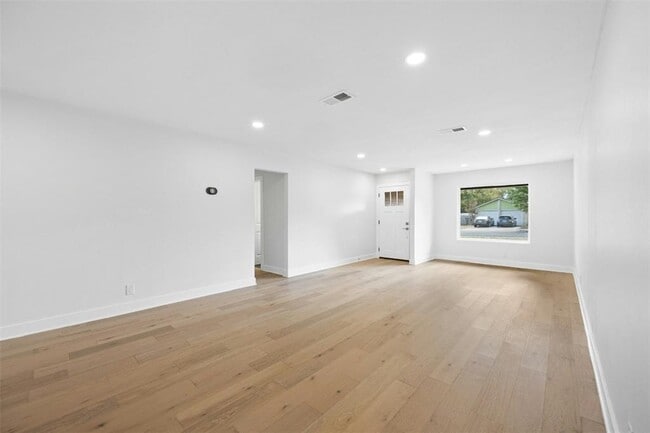 Building Photo - 1000 Cripple Creek Dr