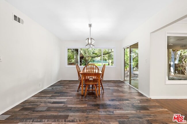 Building Photo - 15543 Del Gado Dr