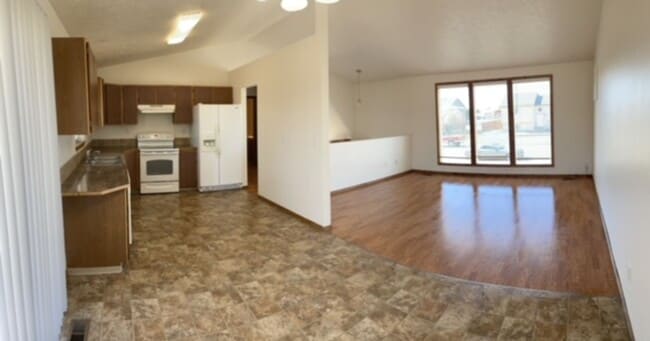 Building Photo - $2,100 / 4br - 1969ft2 - ?? Newman Lake 4B...
