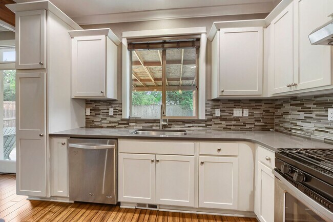 Building Photo - Custom-Built 4BR/2.5BA Two-Story Near Woodstock — Quartz Island Kitchen, Gas Fireplace & Fenced Y...