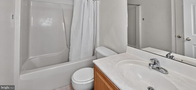 Building Photo - 2483 Lakeside Drive