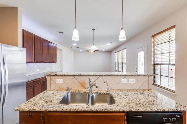 Building Photo - 868 Water Hyacinth Loop