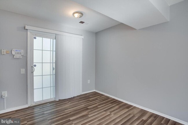 Building Photo - 700 Brandon Cir