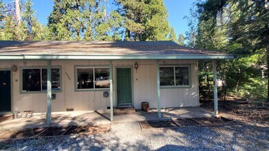 Building Photo - 2 Bedroom 1 Bath Duplex In Sierra Village With Trash & Water Included!!!