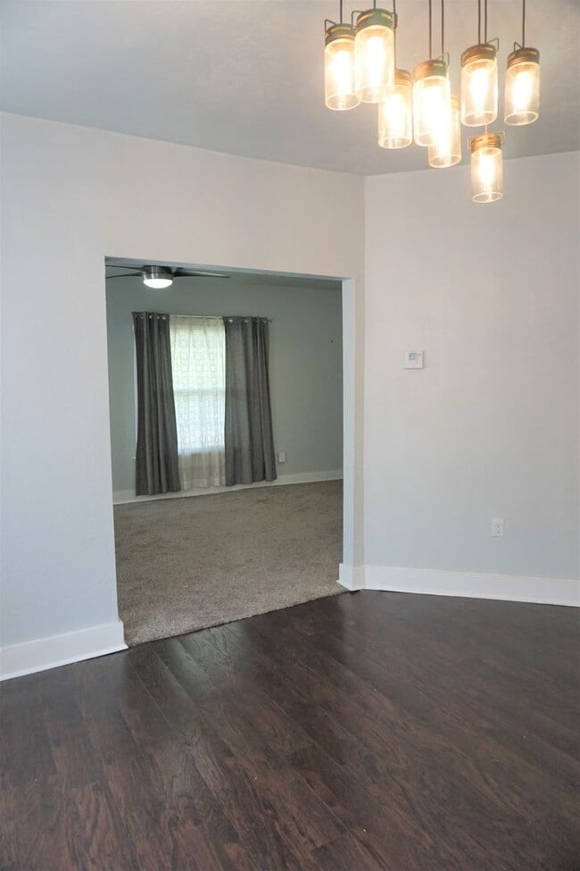 Building Photo - 2 BED 1 BATH DUPLEX MESTA PARK