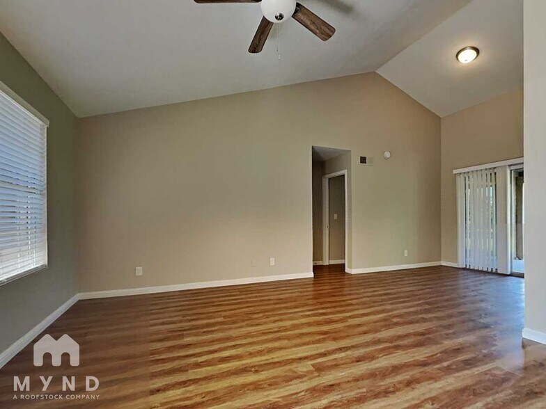 Building Photo - 818 E Piute Ave