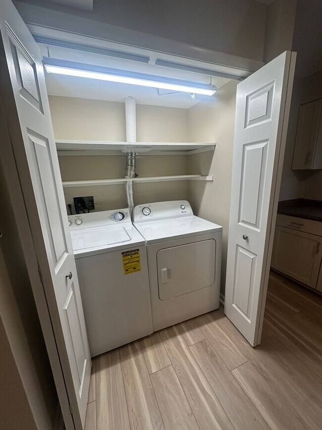 Building Photo - Comfortable Townhouse Near Virginia Tech