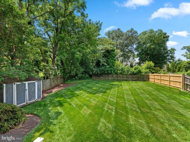 Building Photo - 404 S George Mason Dr