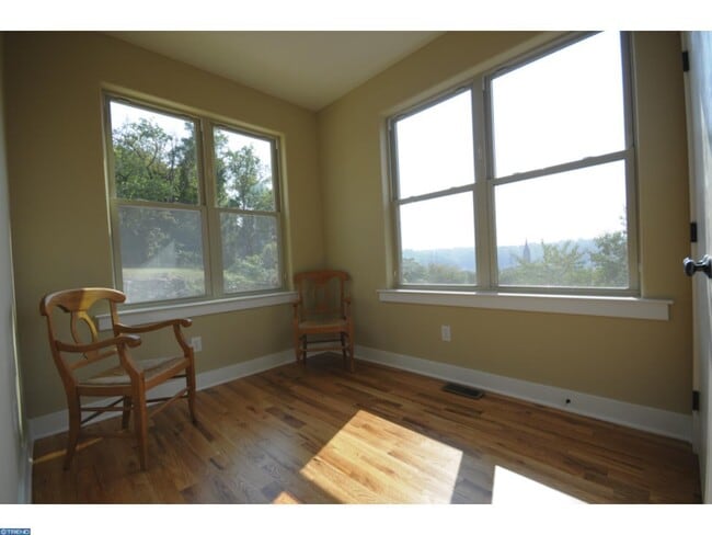 Building Photo - 242 Krams Ave