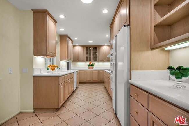 Building Photo - 125 S Saltair Ave