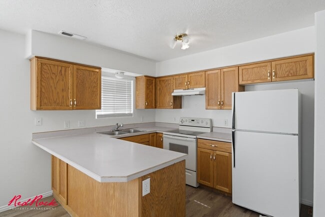 Building Photo - Newly Updated and Move-In Ready 3 bedroom home