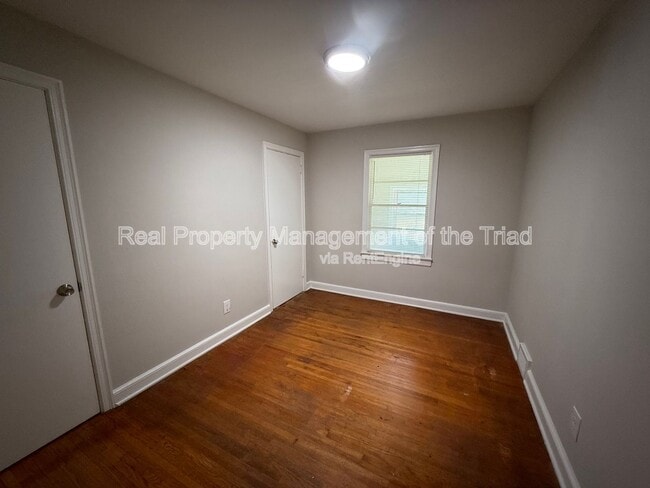 Building Photo - 828 Circle Dr