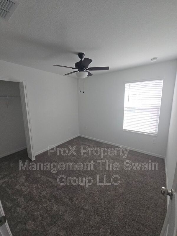 Building Photo - 633 Reggie Rd