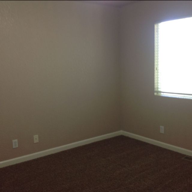 Building Photo - 558 Vermont Ave