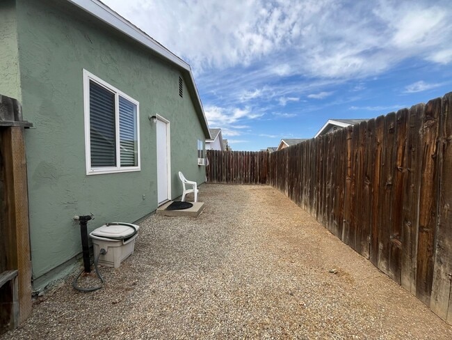 Building Photo - 1125 Cherry Ln