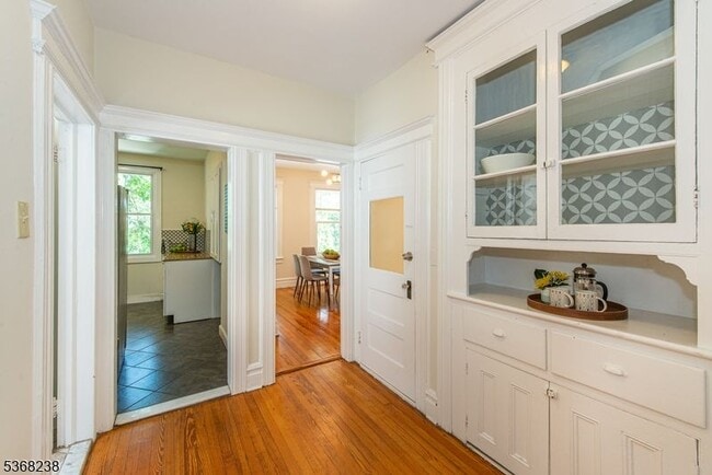 Building Photo - 207 Hillside Ave