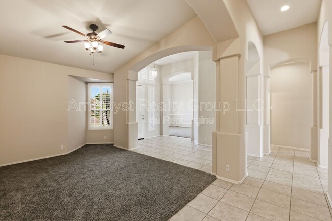 Building Photo - 7017 W Greenbriar Dr