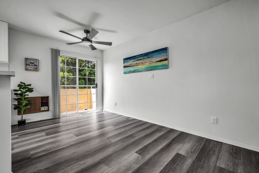 Building Photo - 2400 Walnut Ave