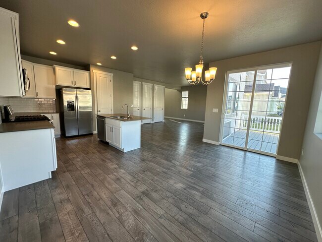 Building Photo - 1429 3500 W