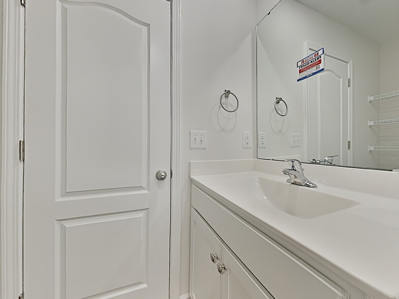 Building Photo - 7116 Brittany Pointer Ct