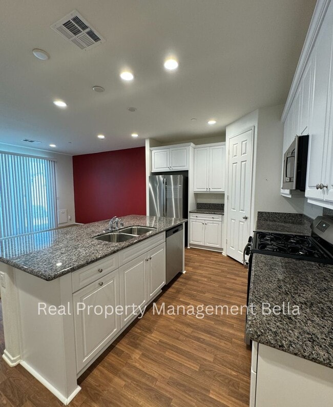 Building Photo - Beautiful Corner-Lot Home with Open Floor ...