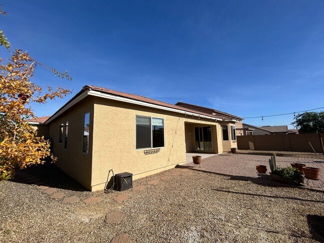 Building Photo - 18627 W North Ln