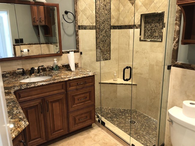 Building Photo - 1015 Harwood St