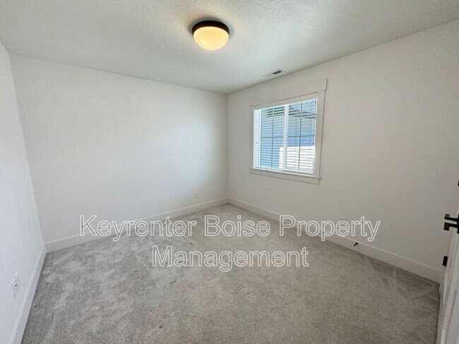 Building Photo - 2985 W Hidden Springs Dr
