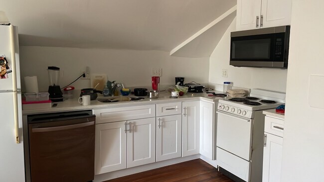 Building Photo - Renovated Beautiful 2BR Near Yale - Science Hill