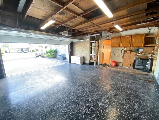 Building Photo - Updated 3 Bedroom Cypress House w/ 2 Car G...