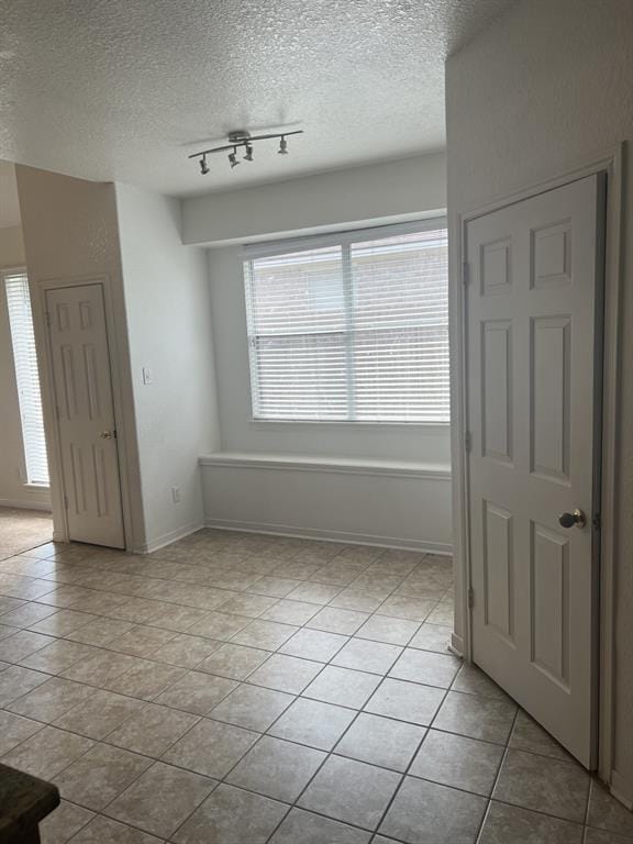 Building Photo - 13433 Hidden Valley Dr