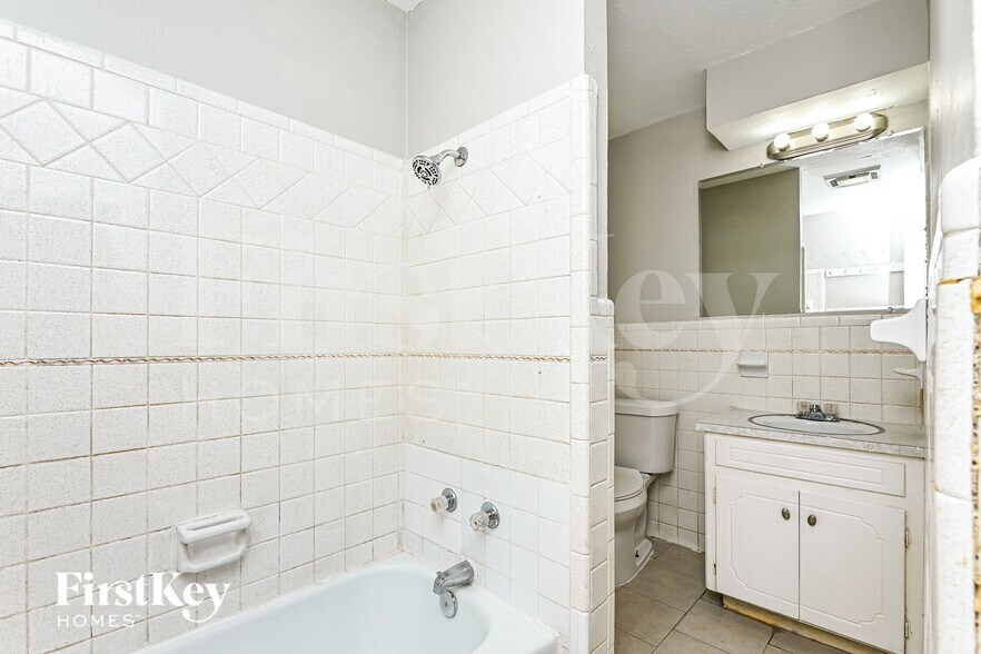 Building Photo - 2908 Portales Dr