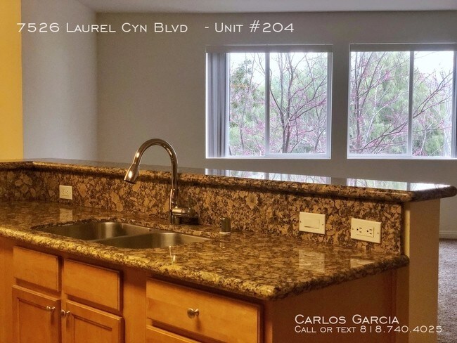 Building Photo - 7526 Laurel Canyon Blvd