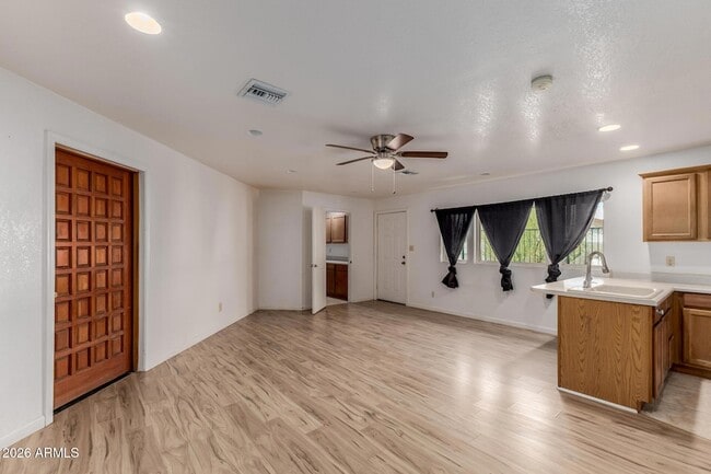 Building Photo - 6140 E Peak View Rd