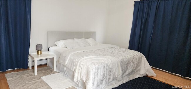 Building Photo - 150 E Walnut St