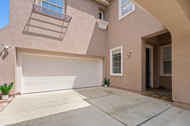 Building Photo - 7116 Torrey Mesa Ct