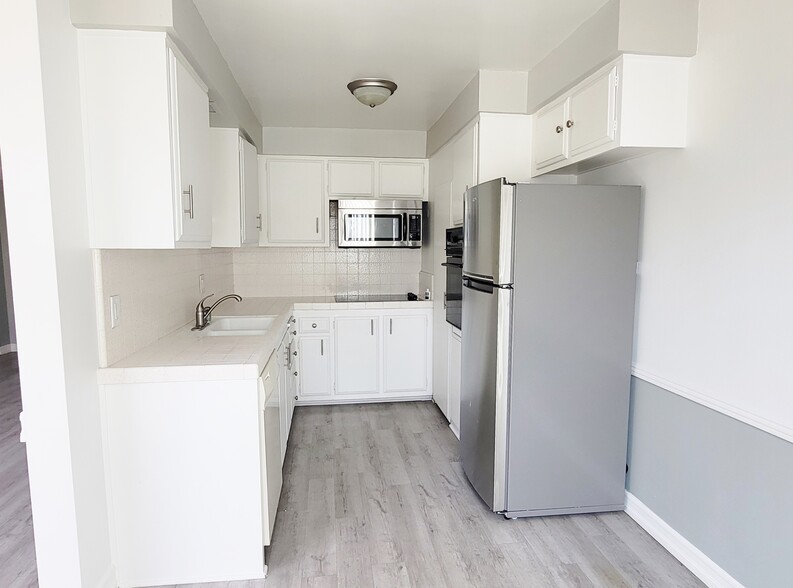 Building Photo - Westport Apartments
