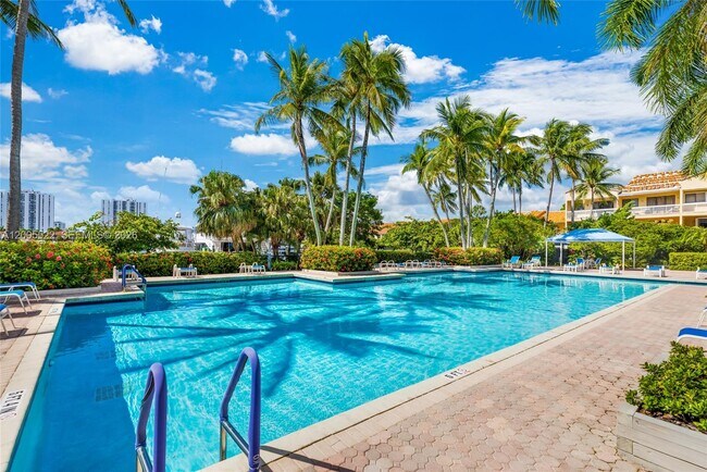 Building Photo - 3610 Yacht Club Dr