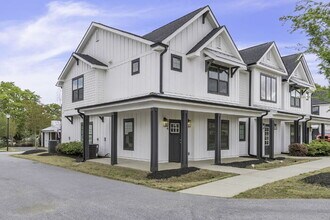 Building Photo - Charming 3-Bedroom Townhouse Retreat in Travelers Rest