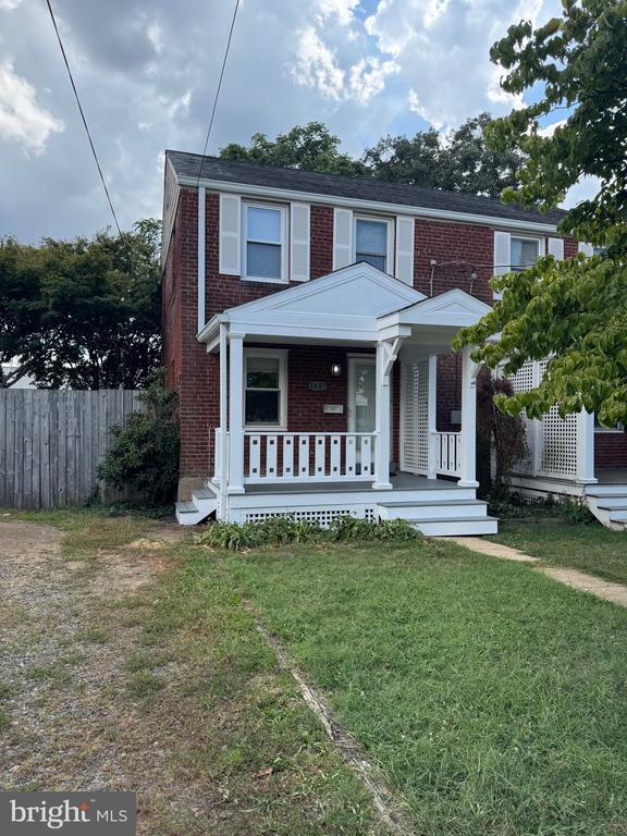 Building Photo - 2607 Farmington Dr