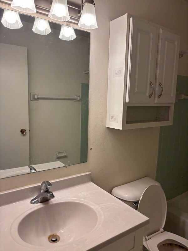 Building Photo - 134 E Johnson St