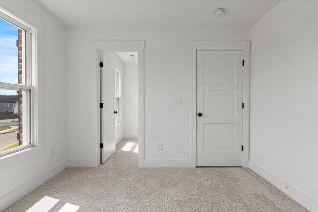 Building Photo - Charming and Spacious 4-Bedroom Home with Bonus Room and Private Backyard