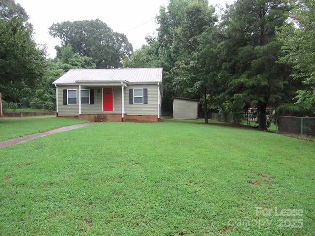 Primary Photo - 10 E Holly St