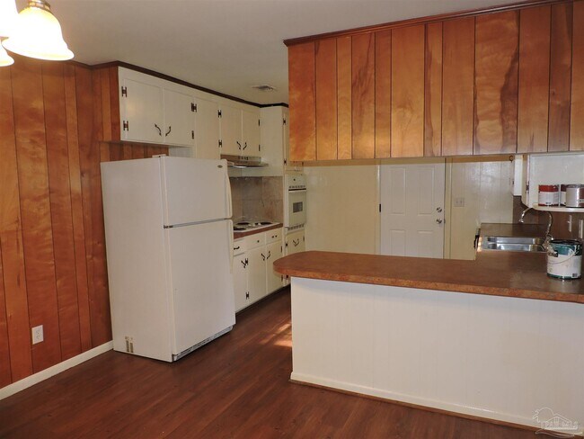 Building Photo - 8220 Excelsior Dr
