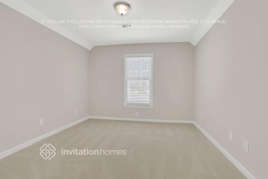 Building Photo - 4894 Day Lily Way