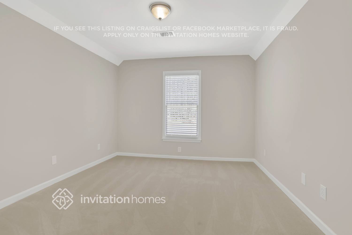 Building Photo - 4894 Day Lily Way