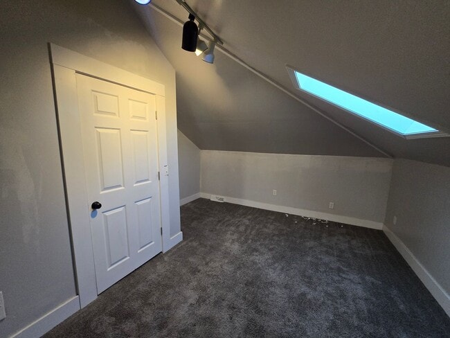 Building Photo - VIDEOTOUR: Refurbished! Large 2-story Charmer. Big Yard! PETS WELCOME