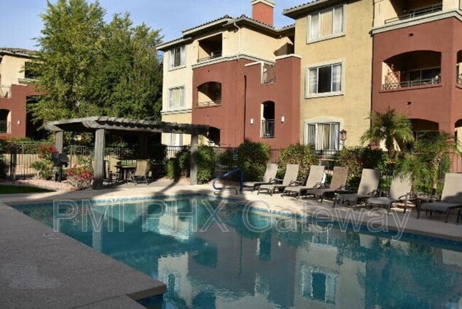 Building Photo - 5401 E Van Buren St