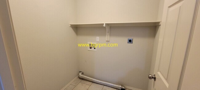 Building Photo - 4 BD, 2 BA, North Little Rock